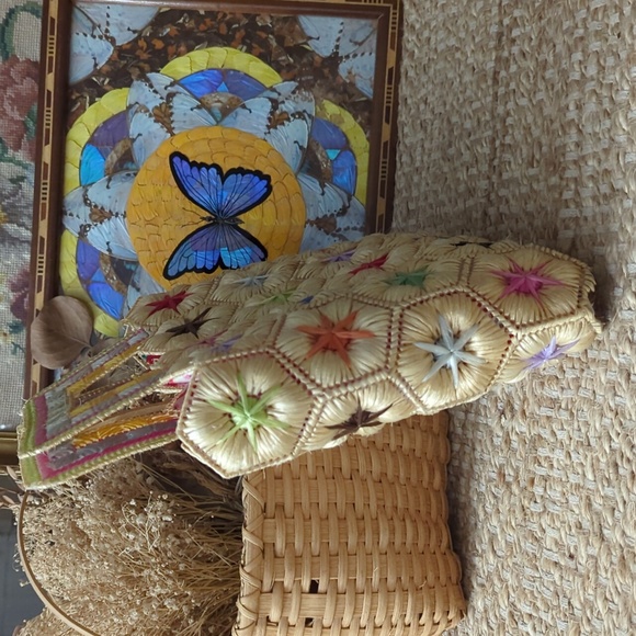 Vintage plastic canvas happy purse - Picture 4 of 12